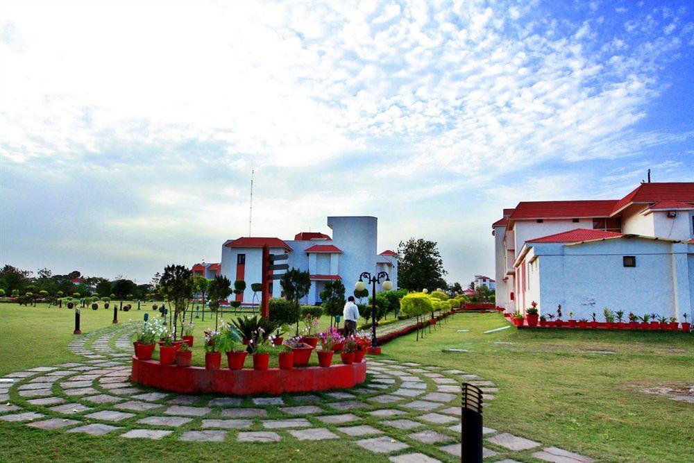 Naturoville Ayurvedic And Yoga Retreat Hotel ริชิเคช ภายนอก รูปภาพ