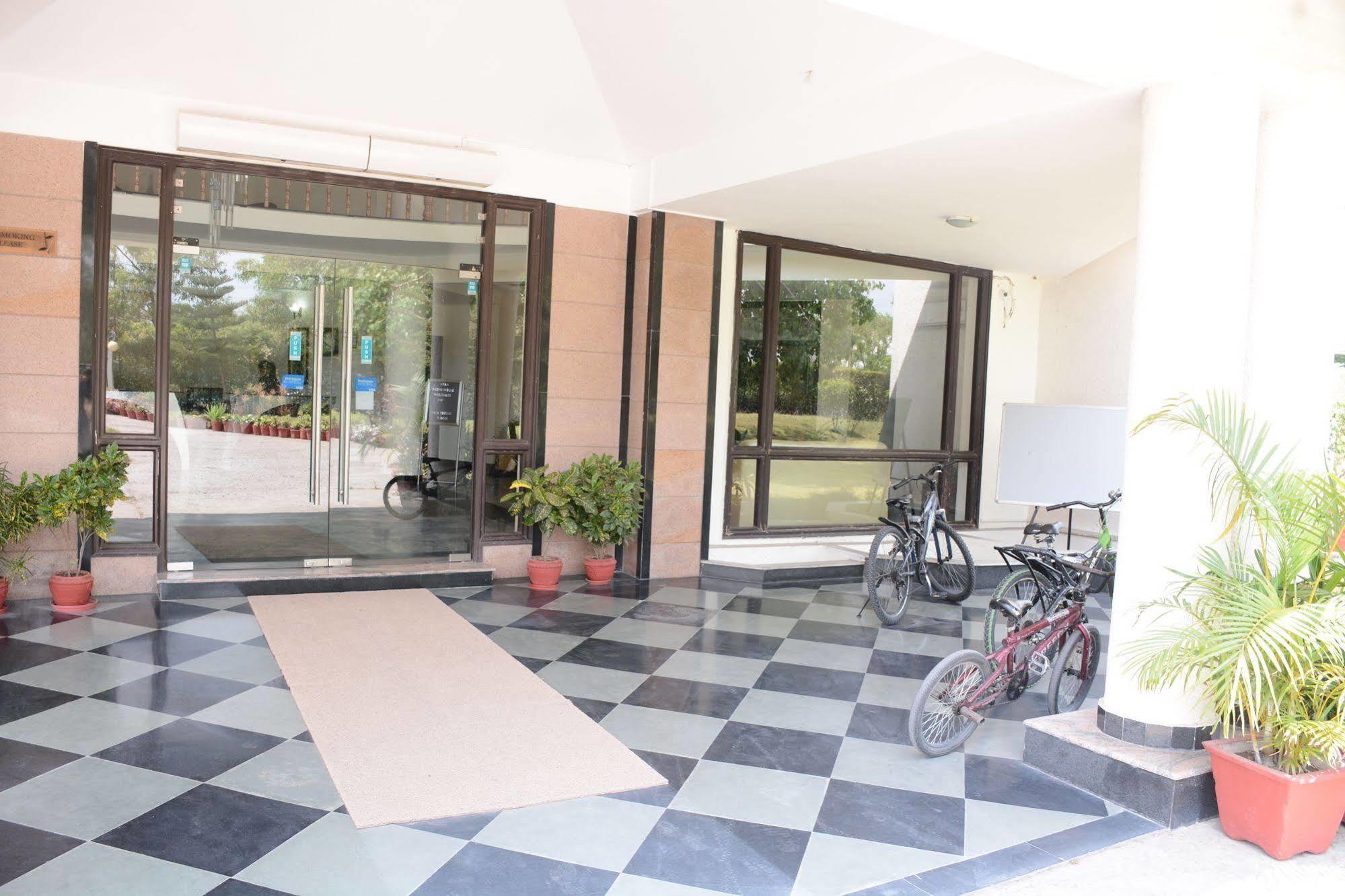 Naturoville Ayurvedic And Yoga Retreat Hotel ริชิเคช ภายนอก รูปภาพ