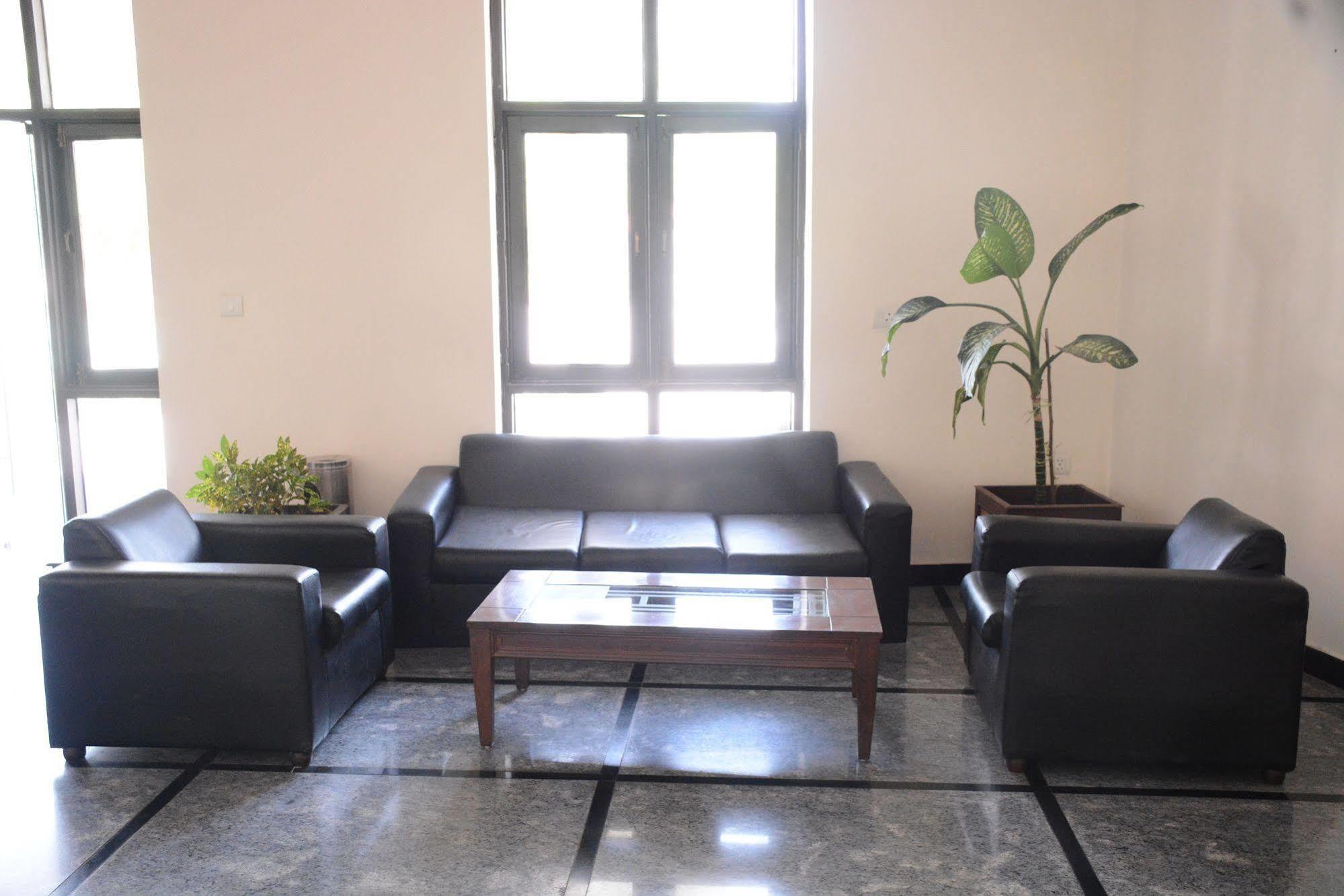 Naturoville Ayurvedic And Yoga Retreat Hotel ริชิเคช ภายนอก รูปภาพ