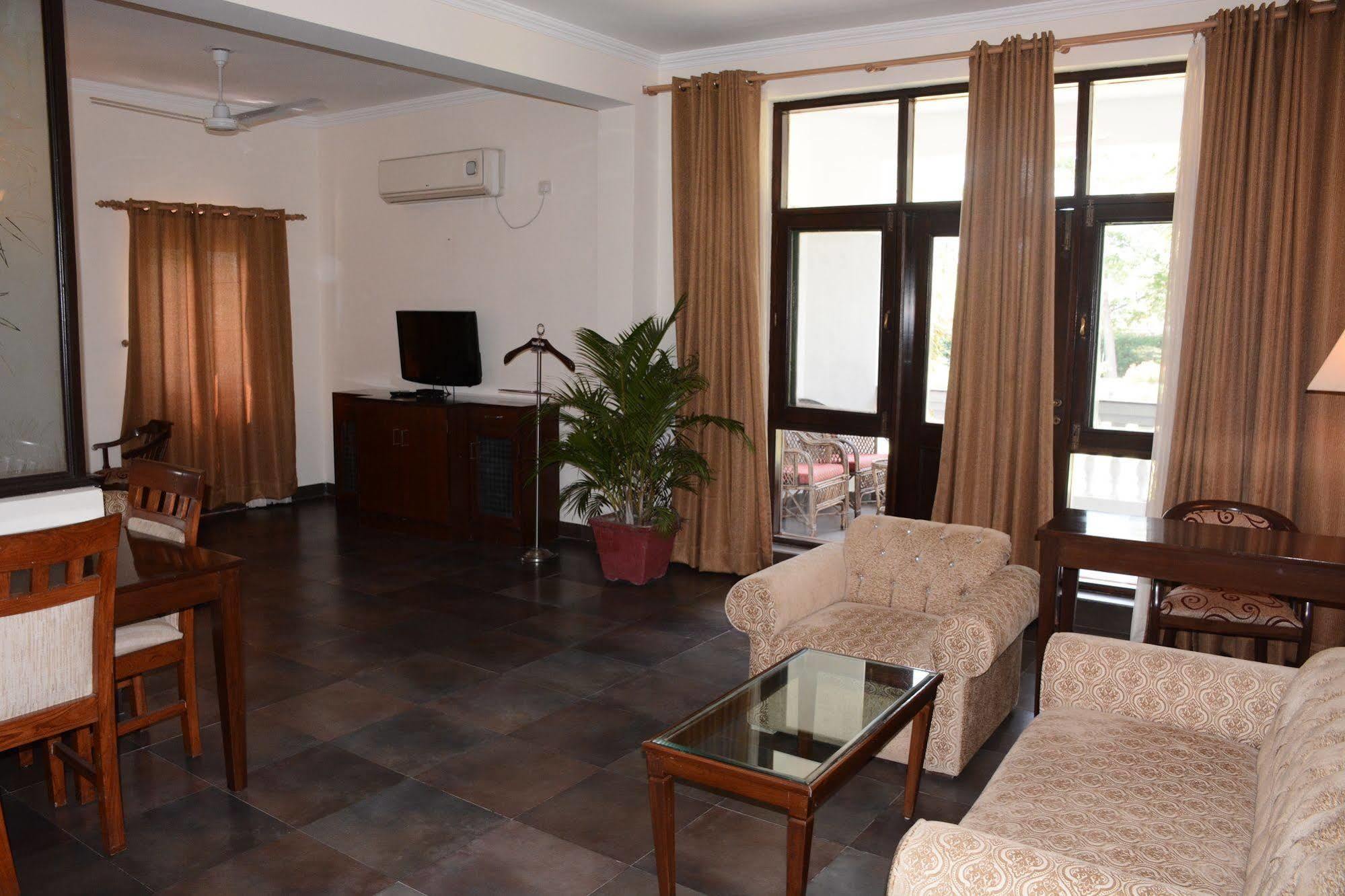 Naturoville Ayurvedic And Yoga Retreat Hotel ริชิเคช ภายนอก รูปภาพ