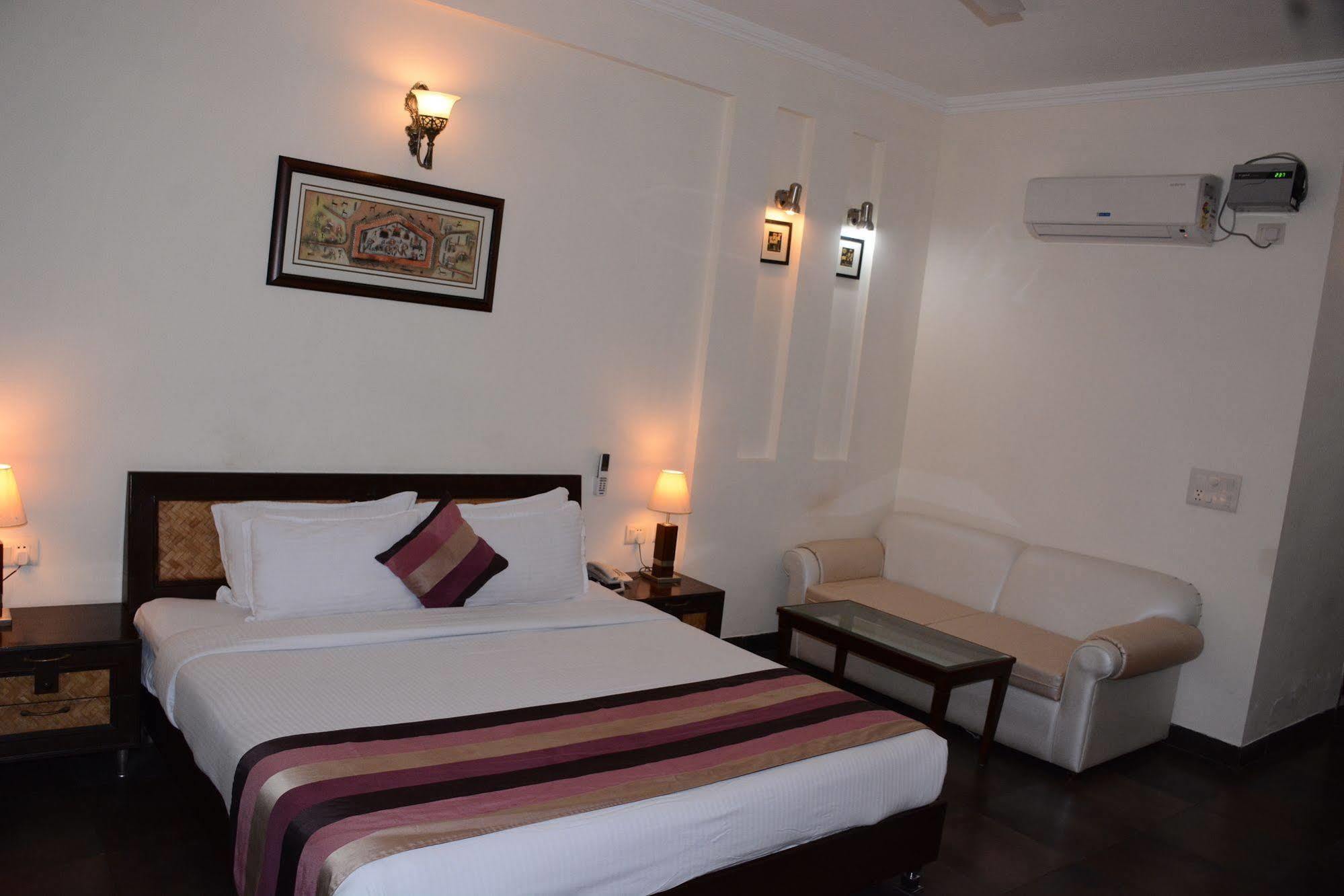 Naturoville Ayurvedic And Yoga Retreat Hotel ริชิเคช ภายนอก รูปภาพ