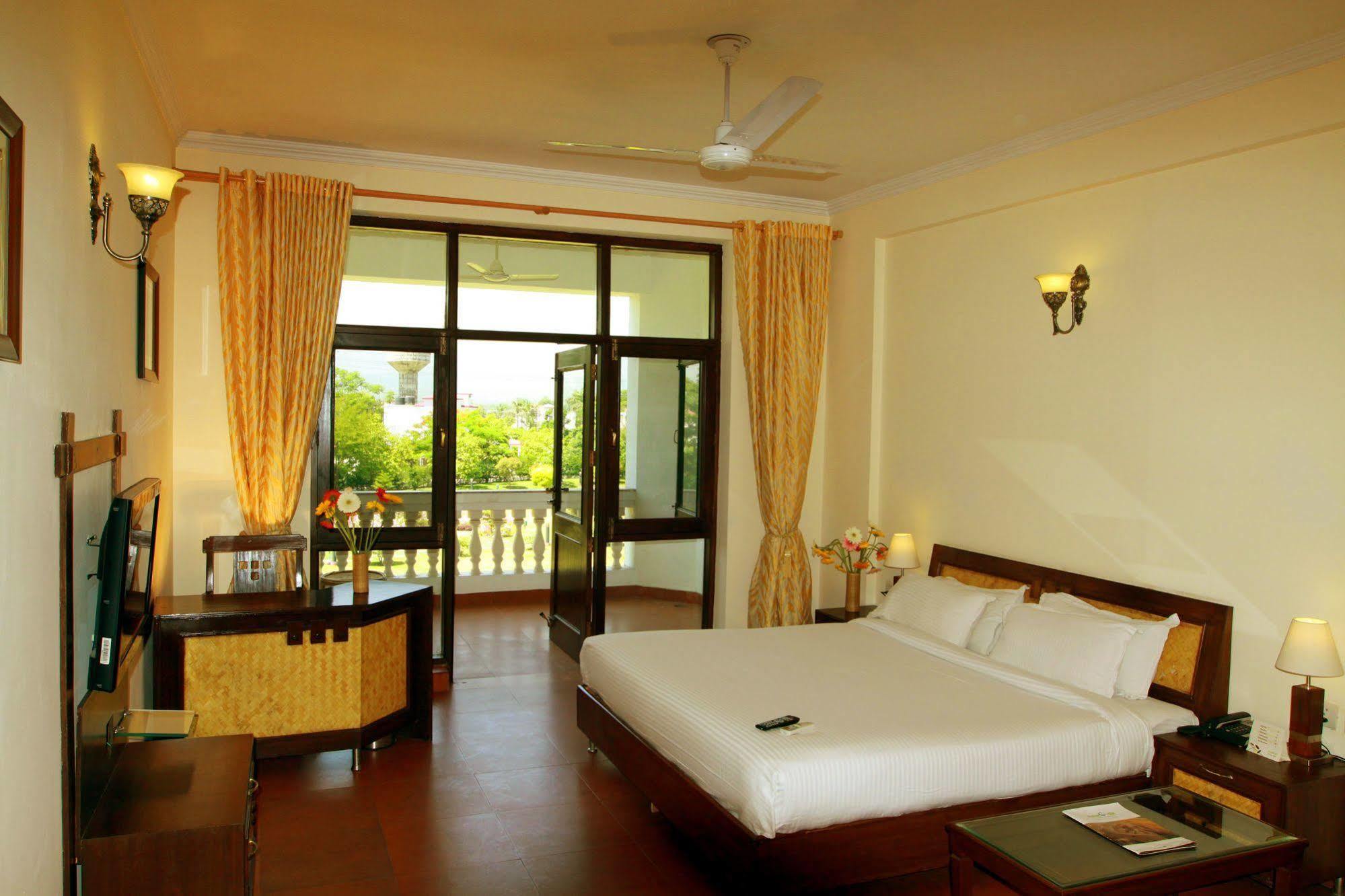 Naturoville Ayurvedic And Yoga Retreat Hotel ริชิเคช ภายนอก รูปภาพ