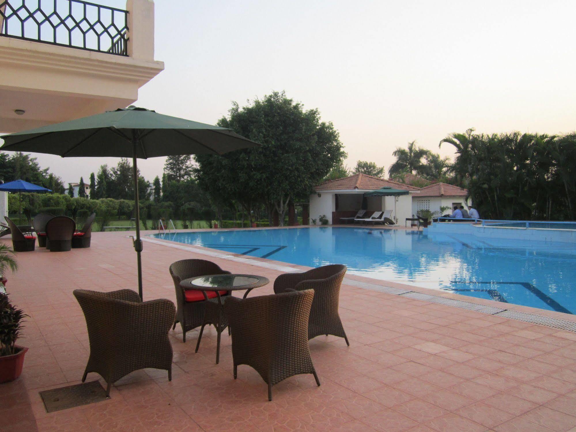 Naturoville Ayurvedic And Yoga Retreat Hotel ริชิเคช ภายนอก รูปภาพ