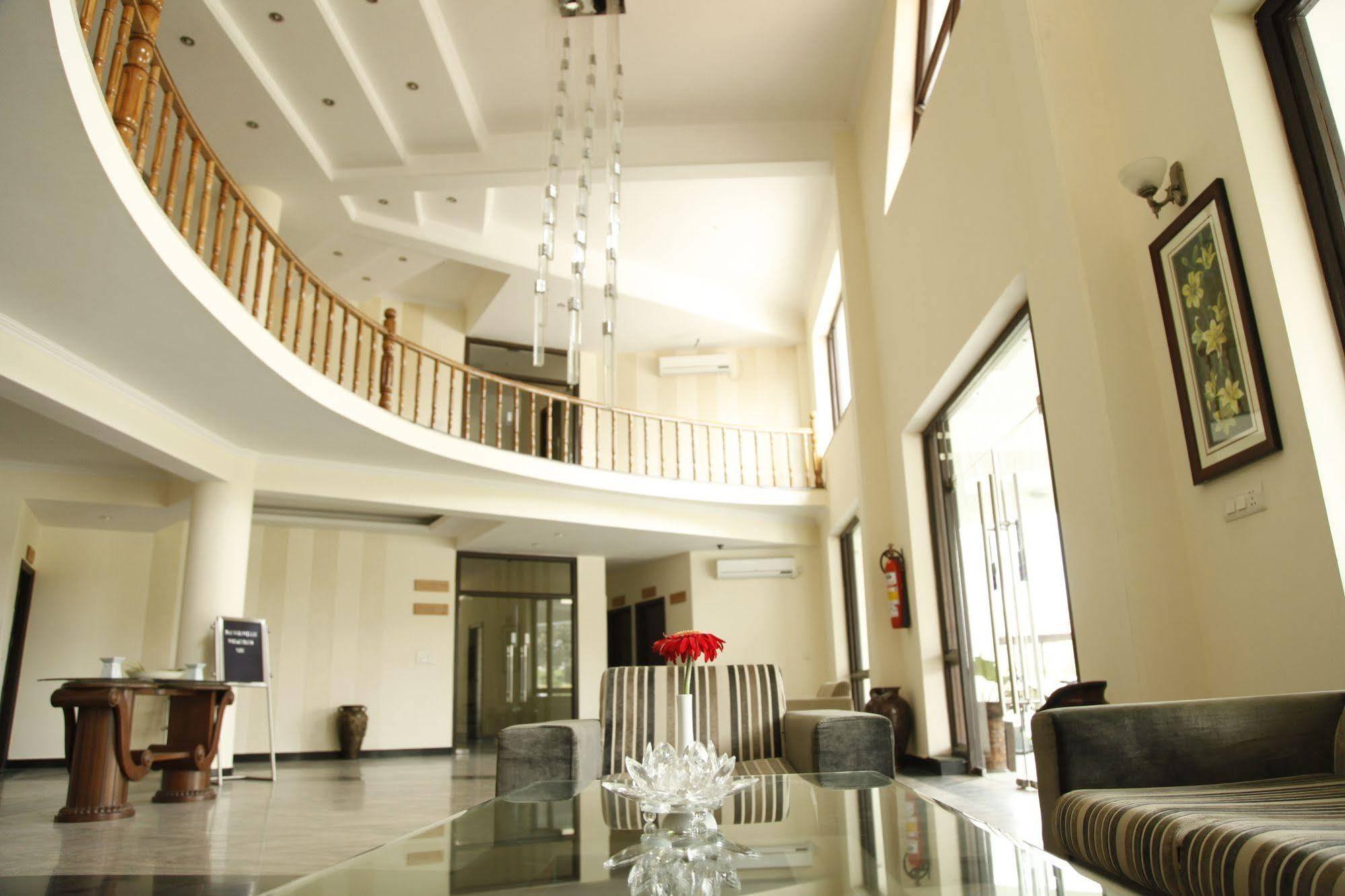 Naturoville Ayurvedic And Yoga Retreat Hotel ริชิเคช ภายนอก รูปภาพ