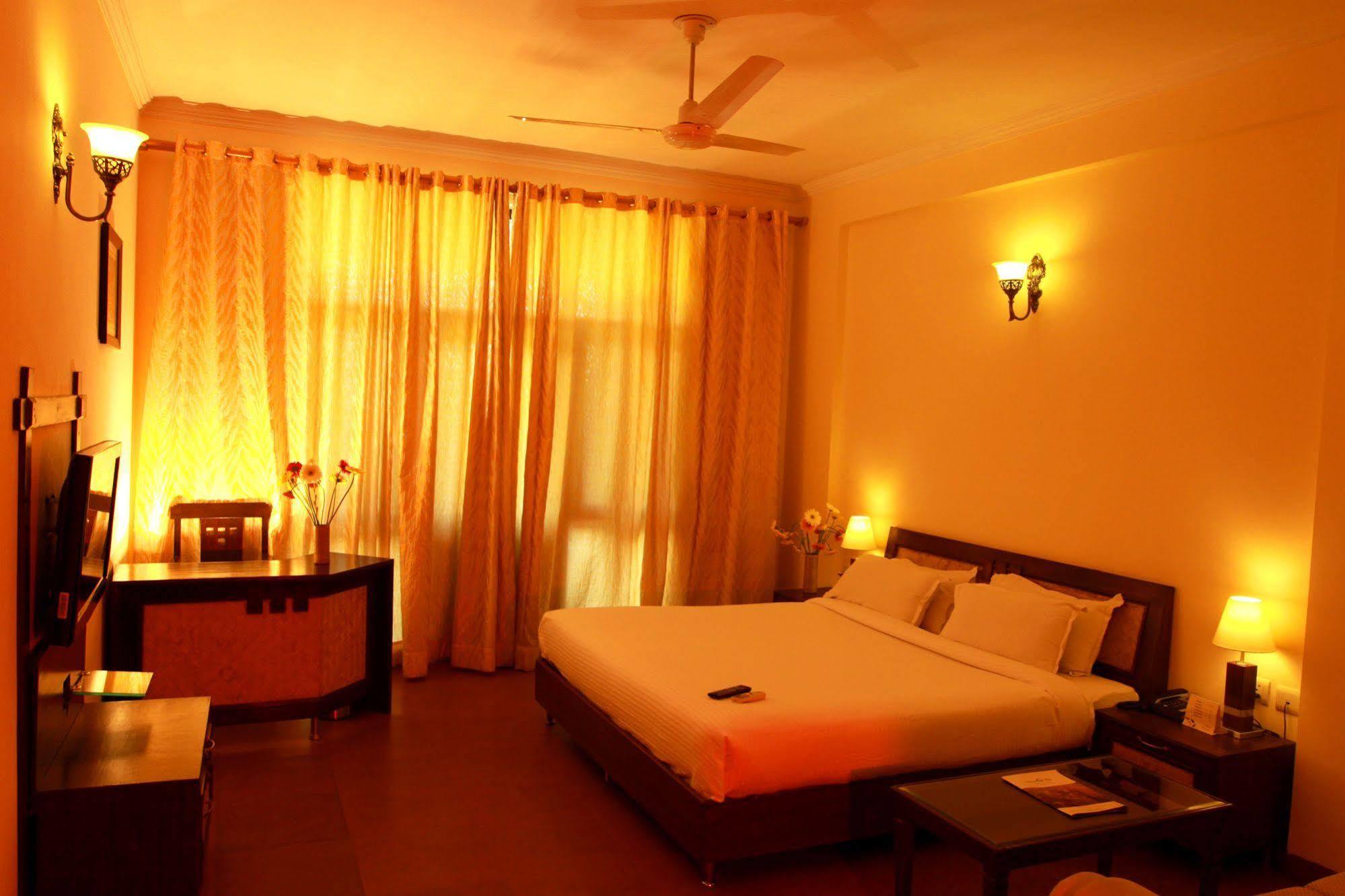 Naturoville Ayurvedic And Yoga Retreat Hotel ริชิเคช ภายนอก รูปภาพ