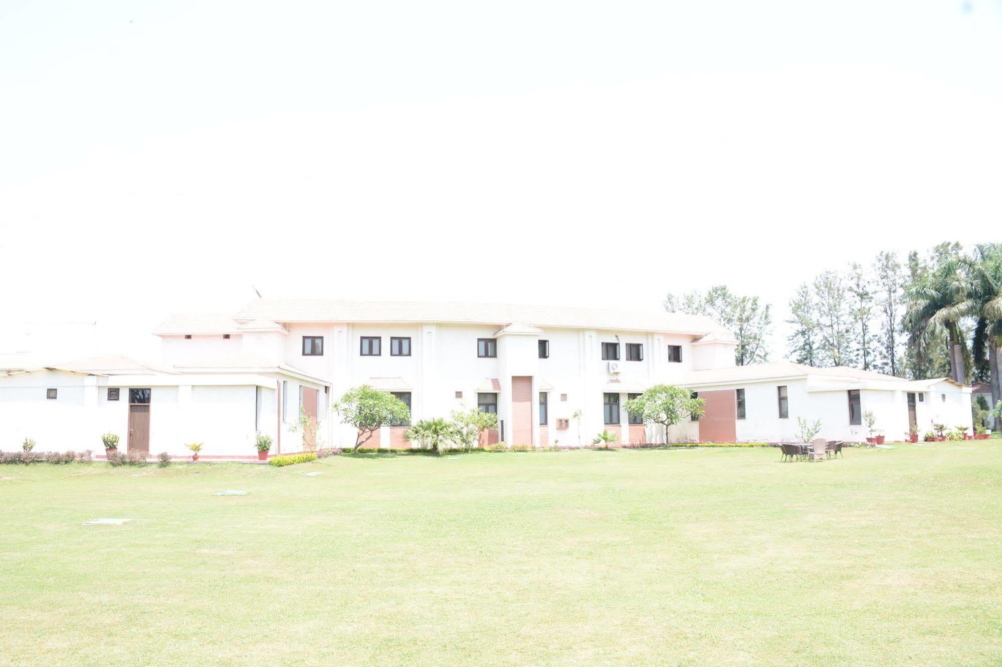 Naturoville Ayurvedic And Yoga Retreat Hotel ริชิเคช ภายนอก รูปภาพ