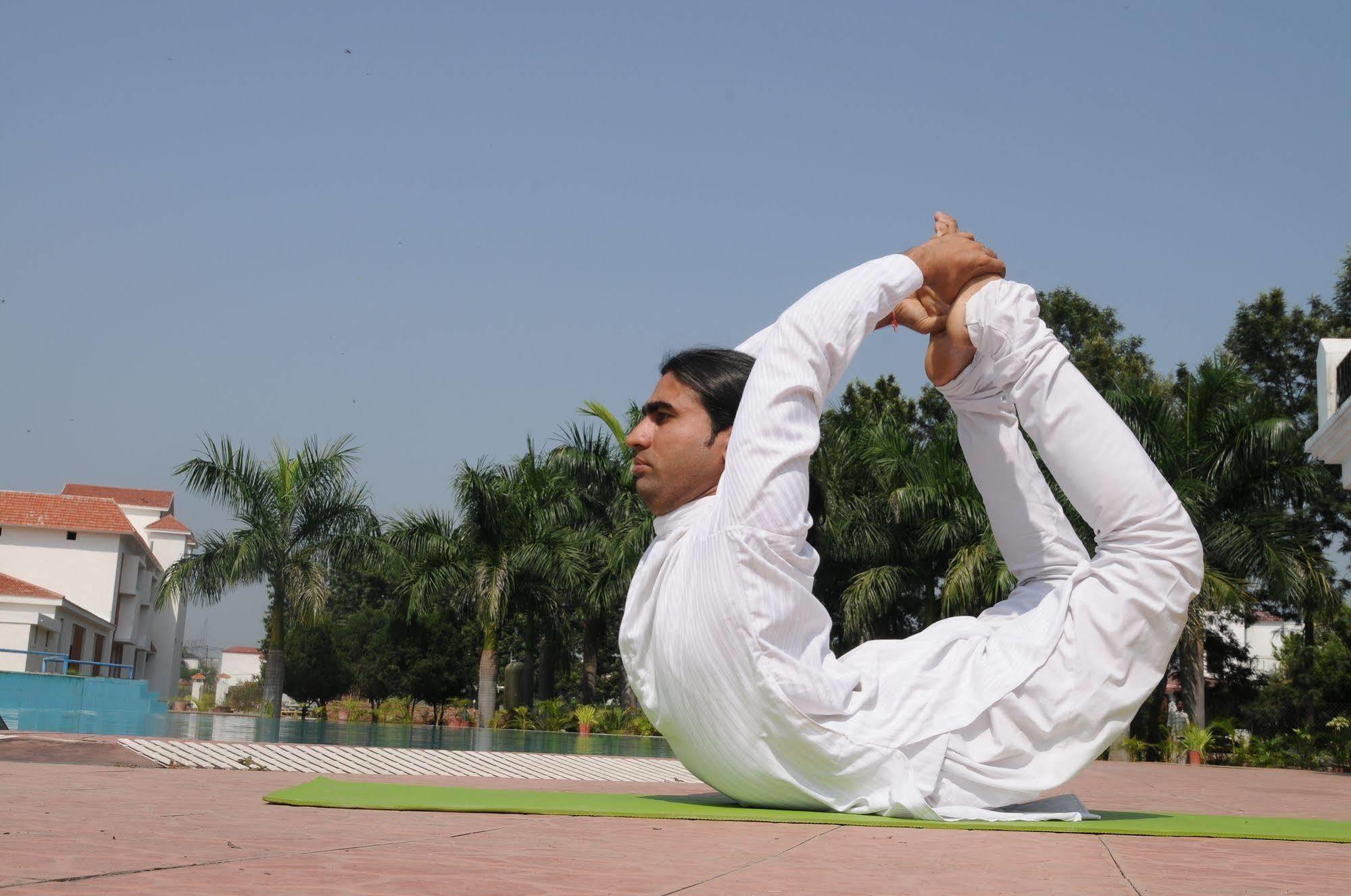 Naturoville Ayurvedic And Yoga Retreat Hotel ริชิเคช ภายนอก รูปภาพ