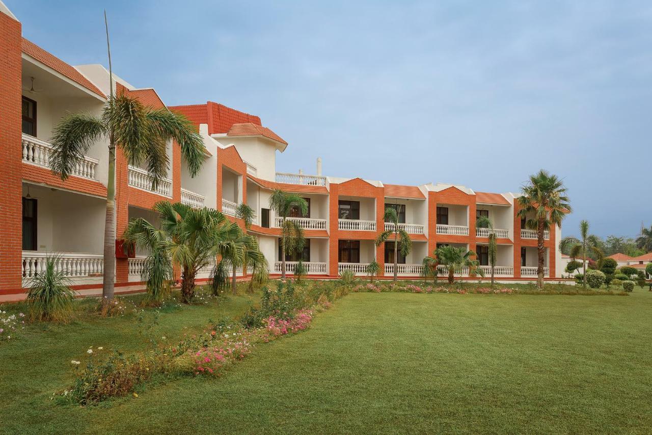 Naturoville Ayurvedic And Yoga Retreat Hotel ริชิเคช ภายนอก รูปภาพ