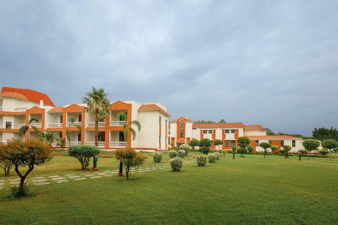 Naturoville Ayurvedic And Yoga Retreat Hotel ริชิเคช ภายนอก รูปภาพ